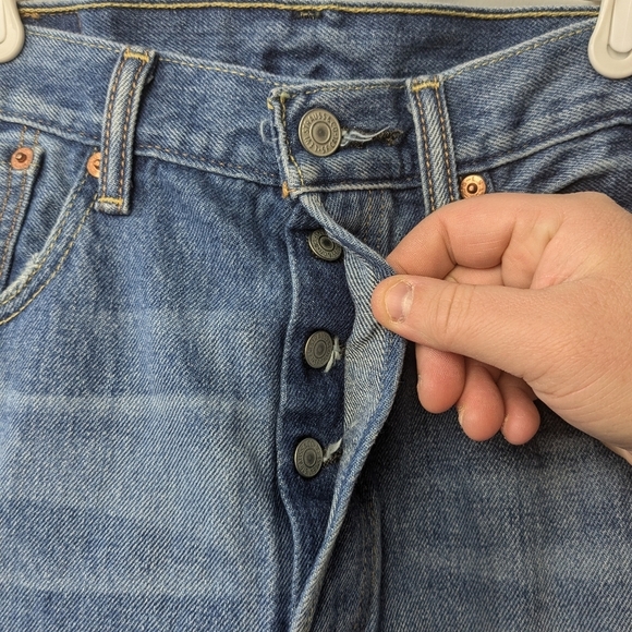 Levi's 501 Men jeans short 100% cotton size 30 in great used condition - Picture 2 of 12